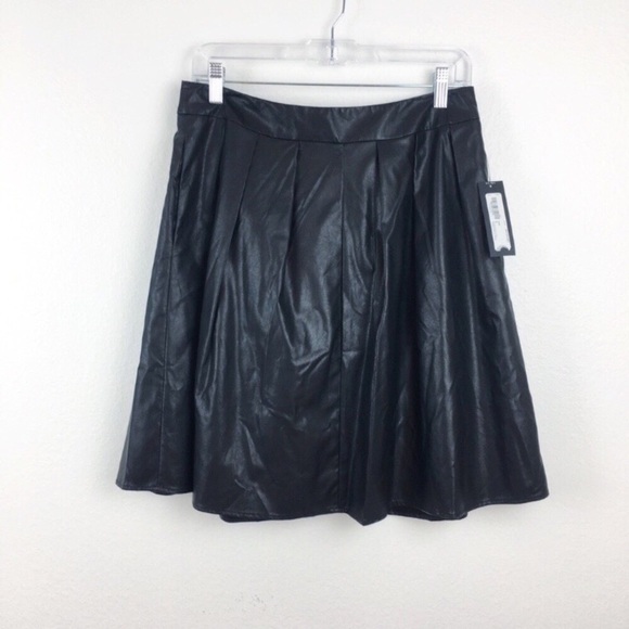 Dresses & Skirts - NWT Pleated A-line High Waist Black Midi Skirt